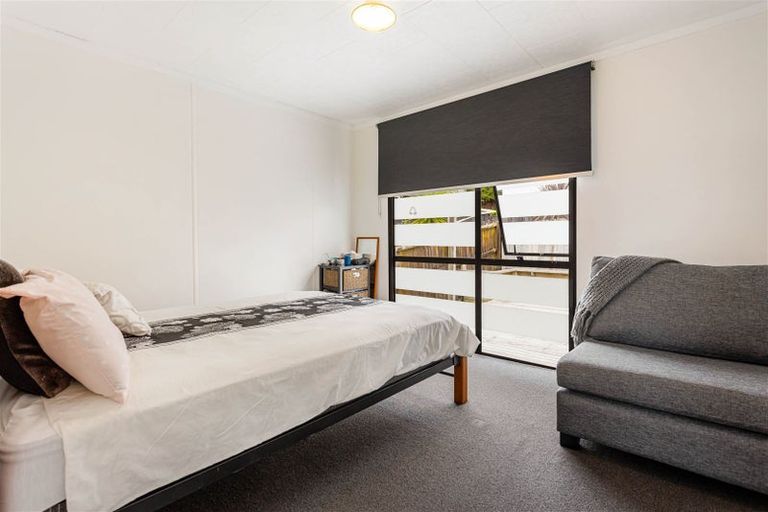 Photo of property in 3 Maywood Crescent, Glen Eden, Auckland, 0602