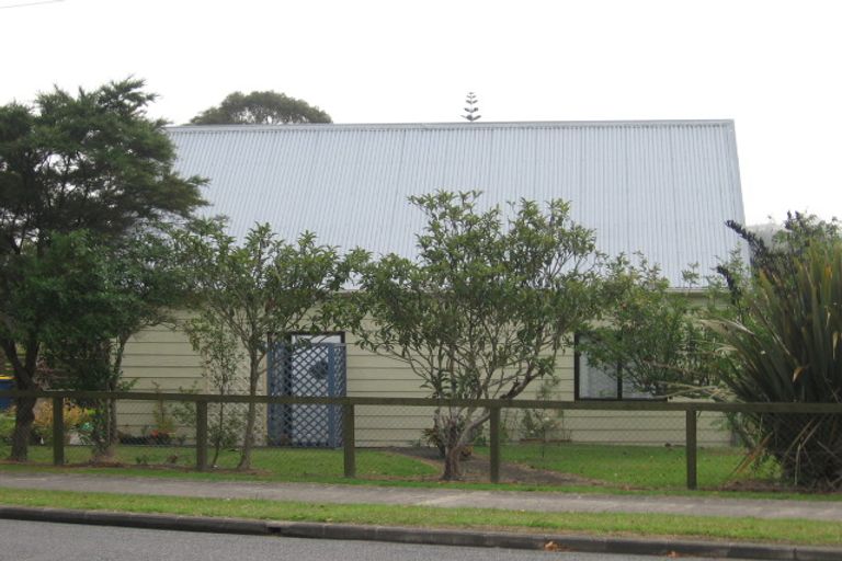 Photo of property in 11 Kaurilands Road, Titirangi, Auckland, 0604