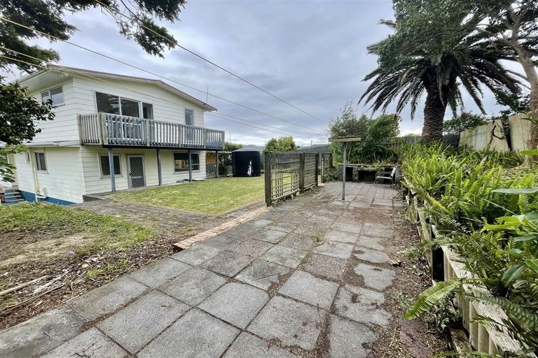 Photo of property in 18 Pankhurst Place, Sunnyvale, Auckland, 0612