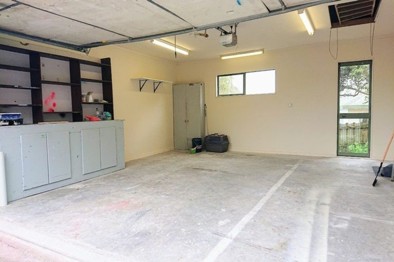 Photo of property in 2/12 Grenadine Place, Unsworth Heights, Auckland, 0632