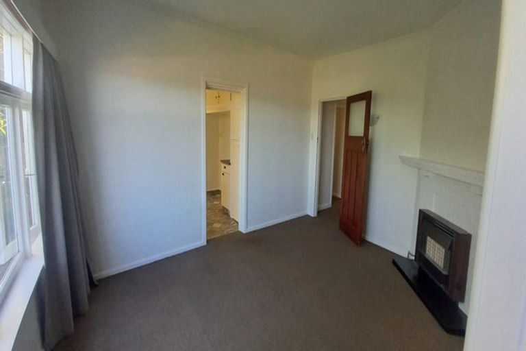 Photo of property in 21 Enfield Road, Hospital Hill, Napier, 4110