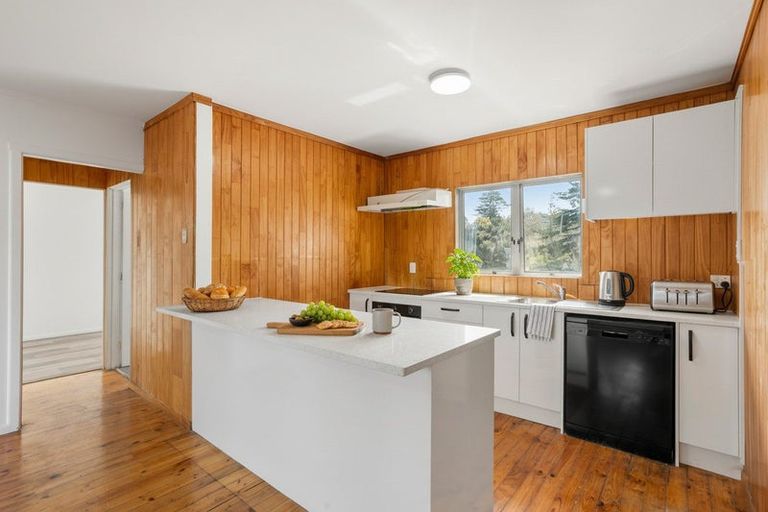 Photo of property in 639 Swanson Road, Swanson, Auckland, 0612