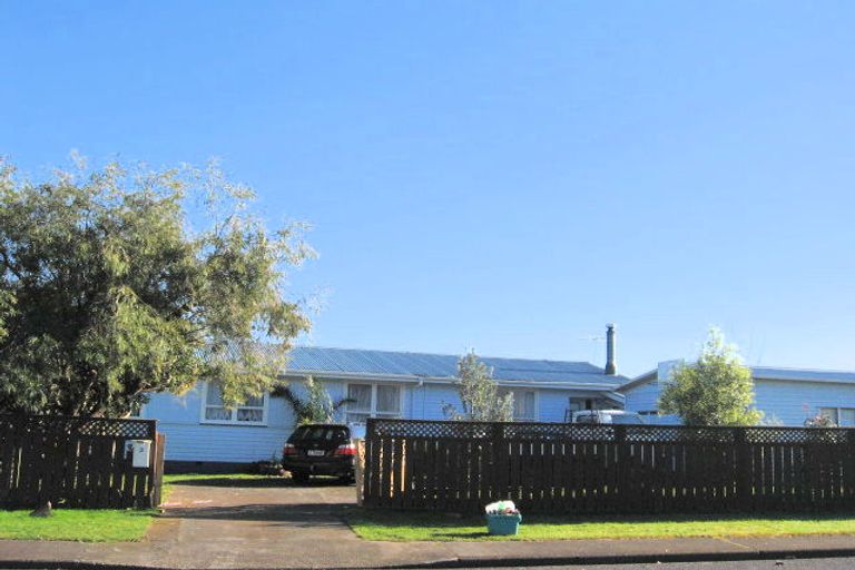 Photo of property in 3 Cargill Street, Papakura, 2110