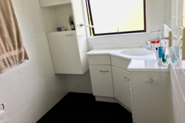 Photo of property in 103 Prince Regent Drive, Half Moon Bay, Auckland, 2012