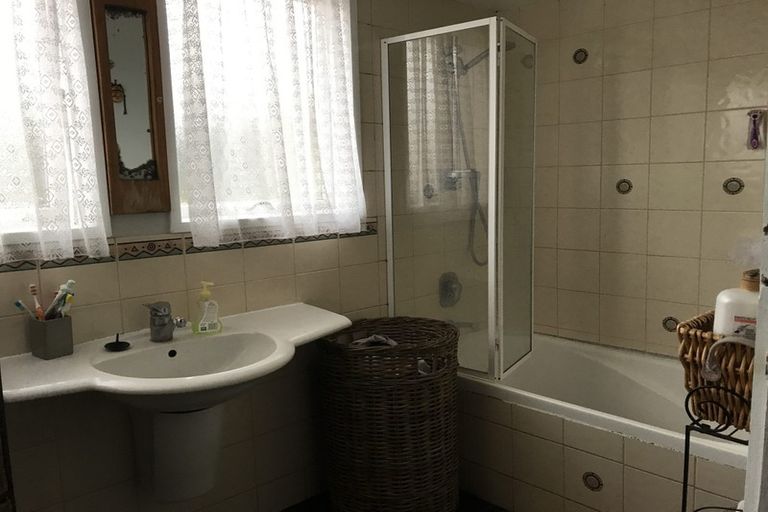 Photo of property in 42 Hamilton Drive, Waiuku, 2123