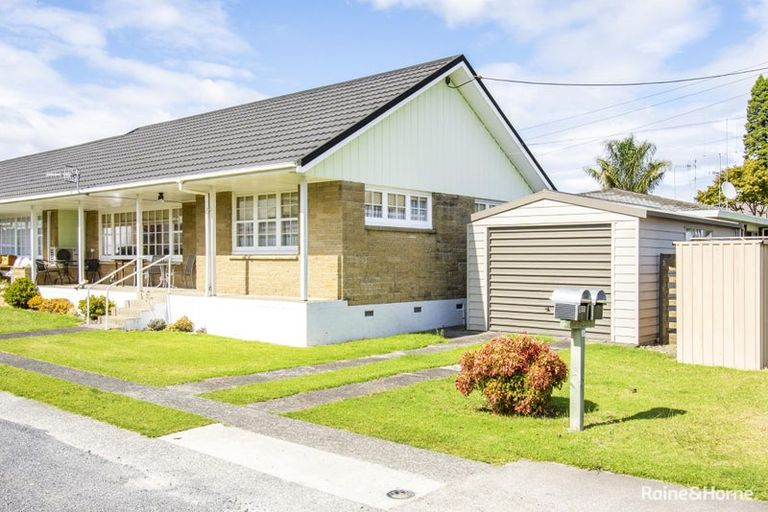 Photo of property in 1/500 Devonport Road, Tauranga South, Tauranga, 3112