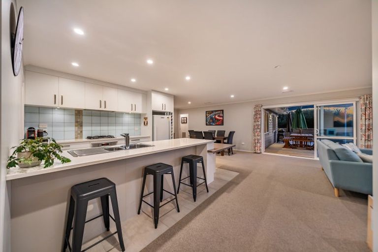 Photo of property in 29 Mt Marua Drive, Timberlea, Upper Hutt, 5018