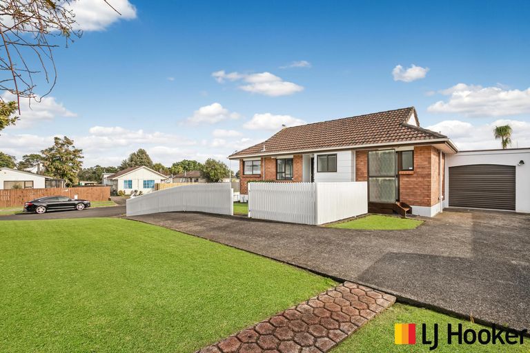 Photo of property in 1/3 Seaward Place, Wattle Downs, Auckland, 2103