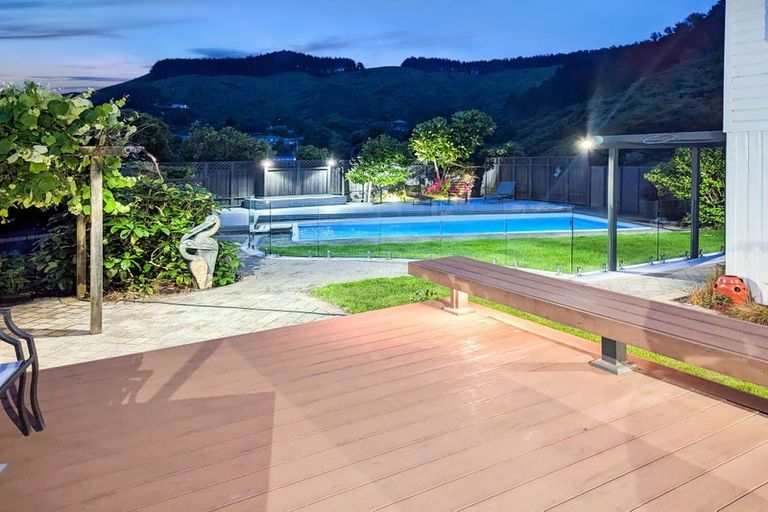 Photo of property in 7 Tui Terrace, Tawa, Wellington, 5028