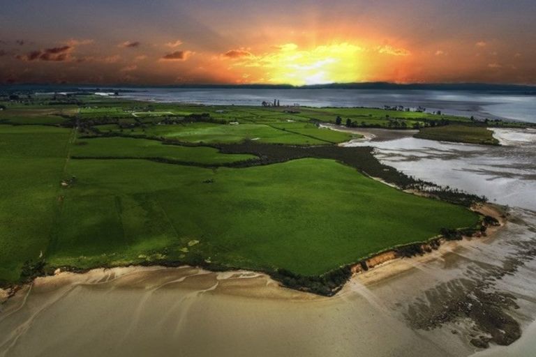 Photo of property in 102 Aulyn Drive, Karaka, Papakura, 2580