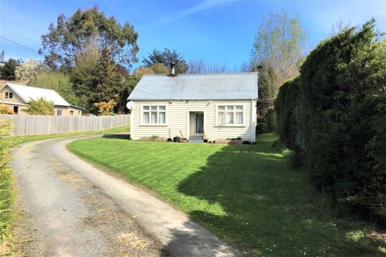 Photo of property in 16 Berry Street, Kaitangata, 9210