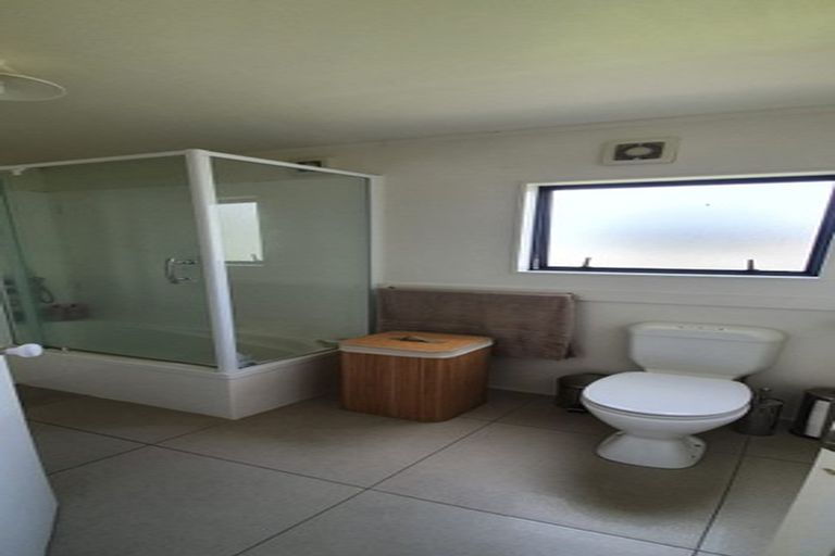 Photo of property in 2/22 Lambrown Drive, Totara Vale, Auckland, 0629