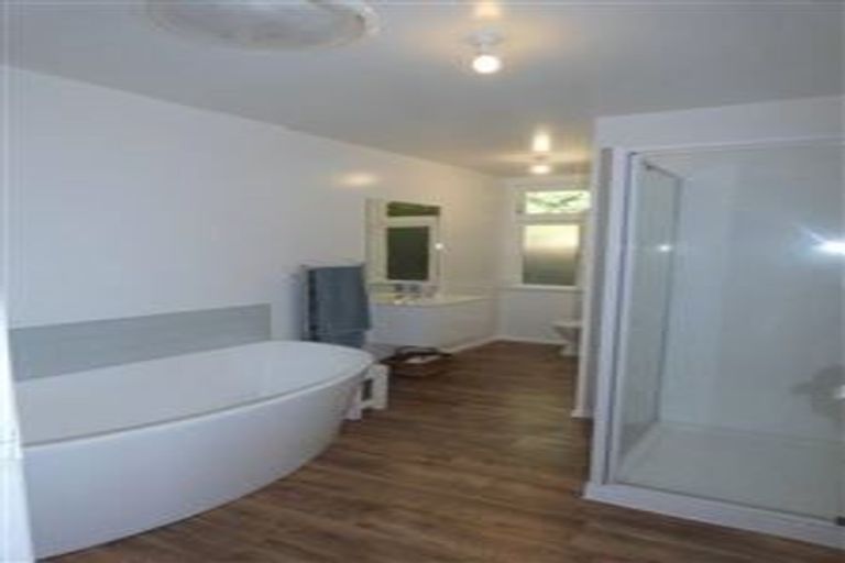 Photo of property in 70 Pembroke Road, Northland, Wellington, 6012