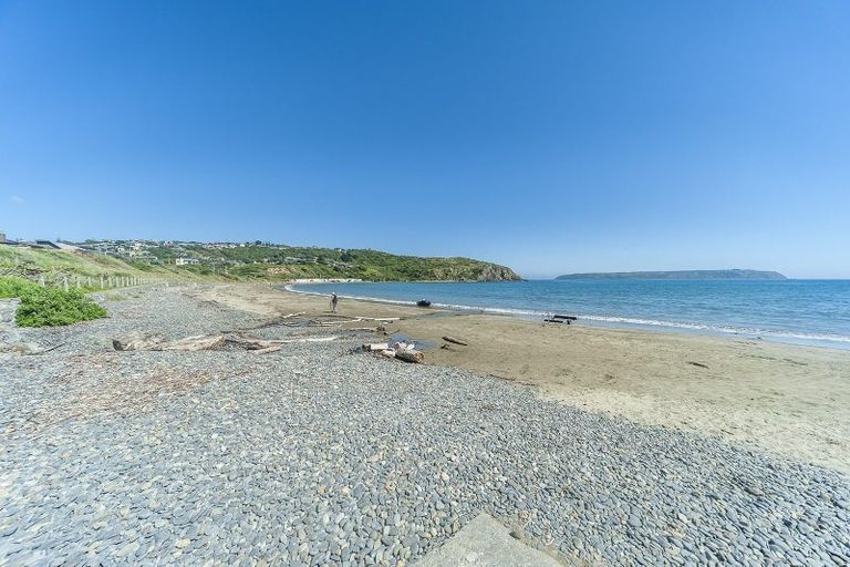 Photo of property in 21 Tireti Road, Titahi Bay, Porirua, 5022