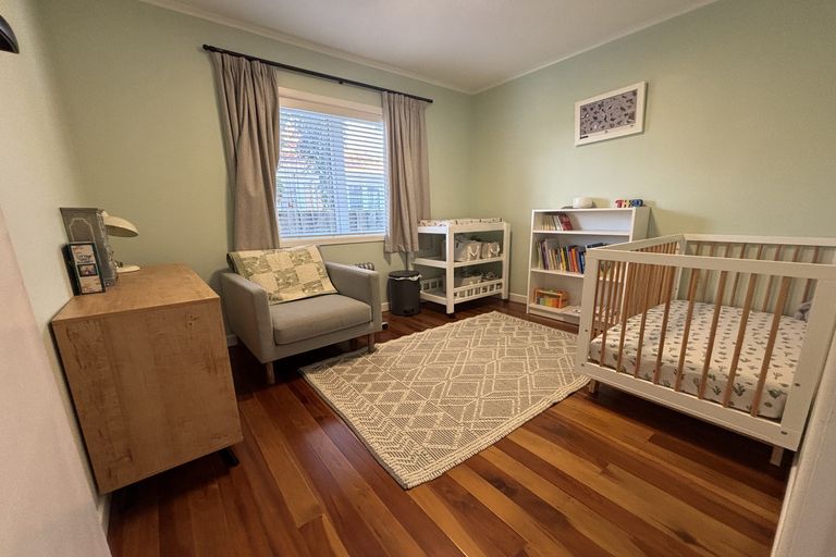 Photo of property in 16 Taikata Road, Te Atatu Peninsula, Auckland, 0610