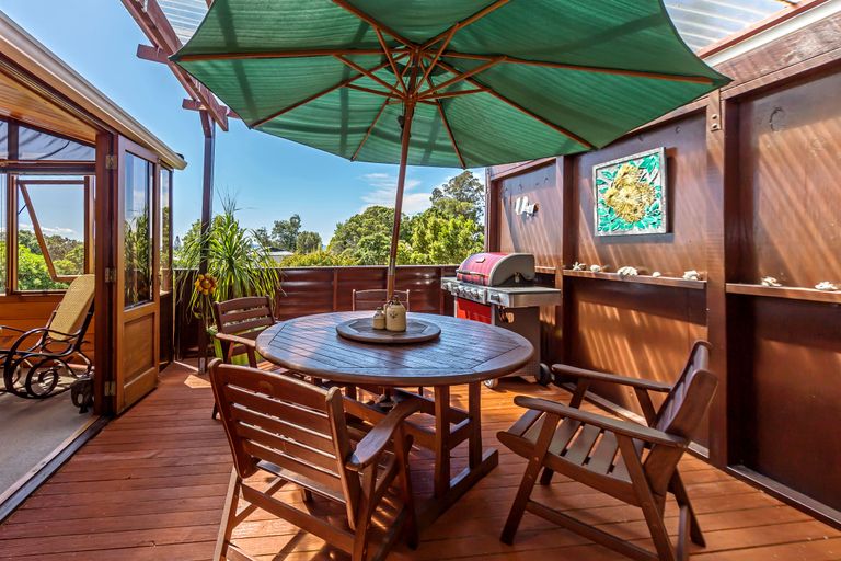 Photo of property in 1394 Whangaparaoa Road, Army Bay, Whangaparaoa, 0930