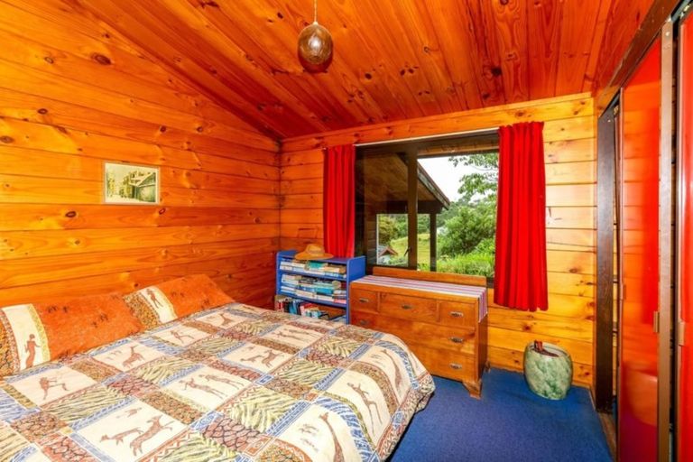 Photo of property in 18 Saint Ives Grove, Whalers Gate, New Plymouth, 4310