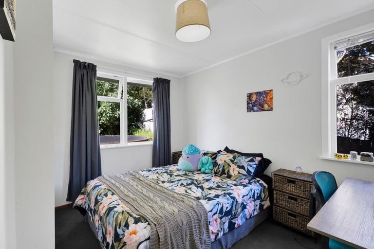 Photo of property in 13 Brixham Place, Merrilands, New Plymouth, 4312