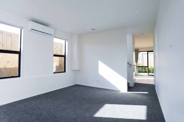 Photo of property in 8/19 Kingdale Road, Henderson, Auckland, 0610