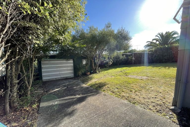 Photo of property in 73 Triangle Road, Massey, Auckland, 0614