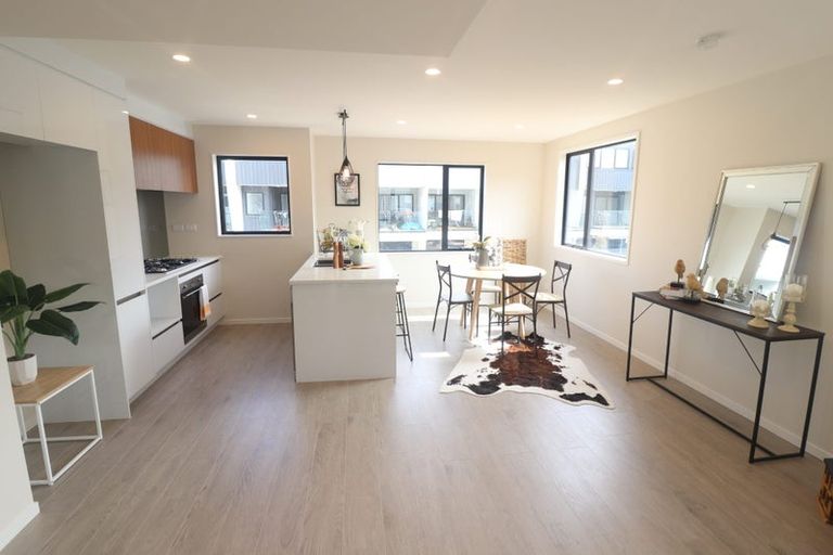 Photo of property in 16/5 Perekia Street, Albany, Auckland, 0632