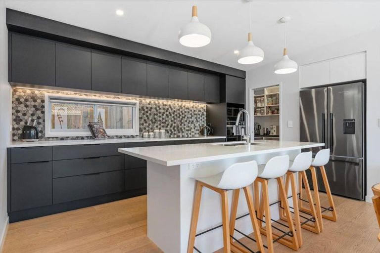 Photo of property in 2 Laing Place, Otumoetai, Tauranga, 3110