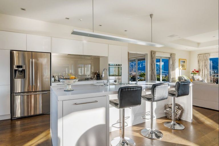 Photo of property in 15 Valley Crescent, Wanaka, 9305