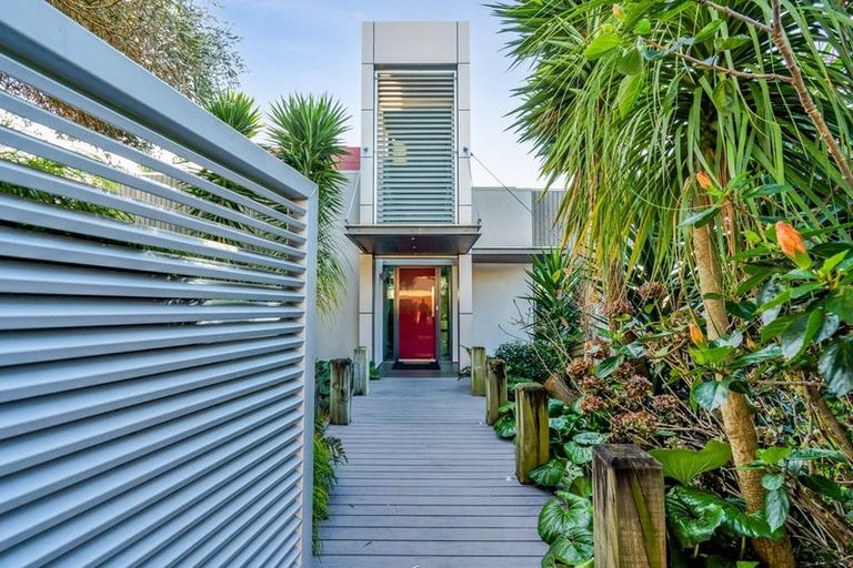 Photo of property in 208 Powderham Street, New Plymouth, 4310