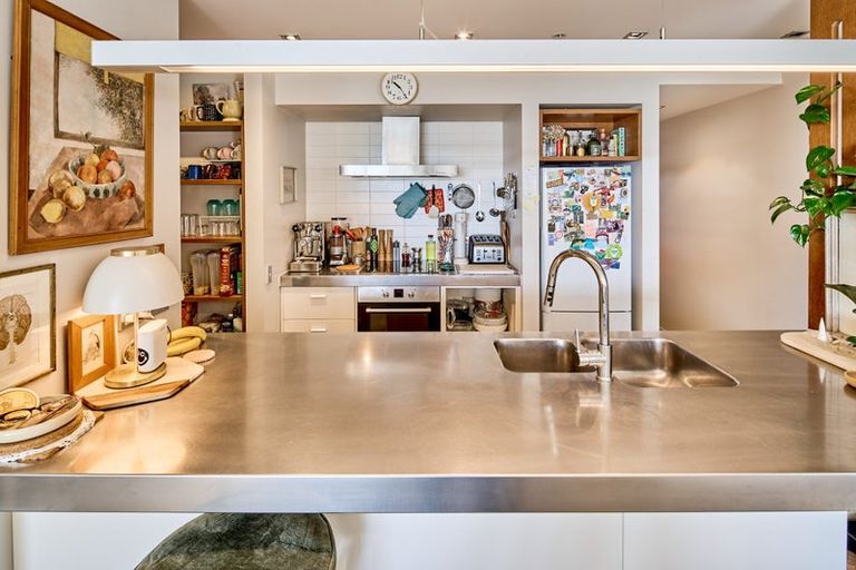 Photo of property in Piermont Apartments, 4e/82 Cable Street, Te Aro, Wellington, 6011