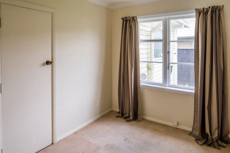 Photo of property in 9 Luckie Street, Tawa, Wellington, 5028