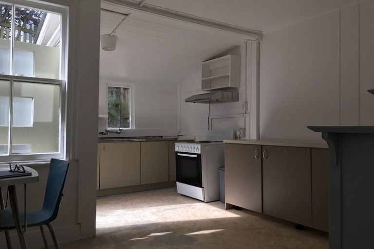 Photo of property in 20 Macdonald Crescent, Te Aro, Wellington, 6011