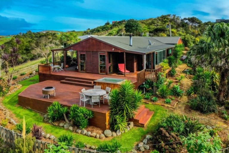 Photo of property in 109 Constable Road, Muriwai, Waimauku, 0881