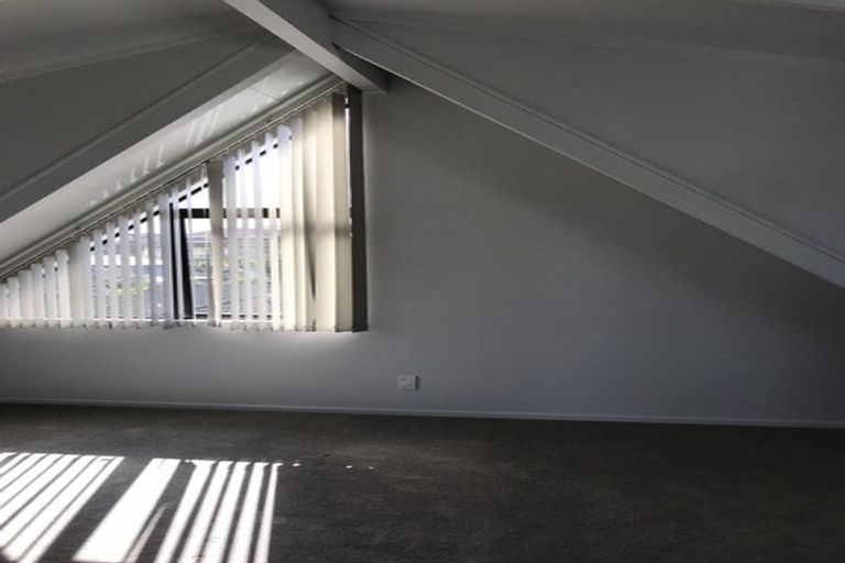 Photo of property in 12 Greville Road, Pinehill, Auckland, 0632