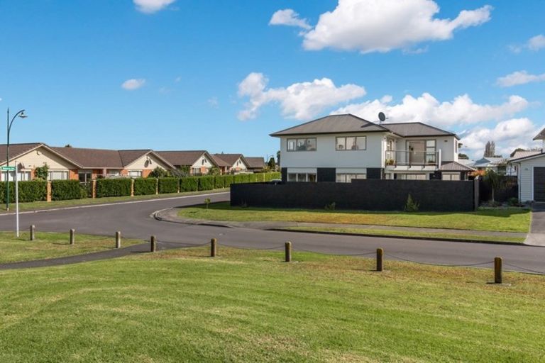 Photo of property in 6 Wakaroa Avenue, Te Atatu Peninsula, Auckland, 0610