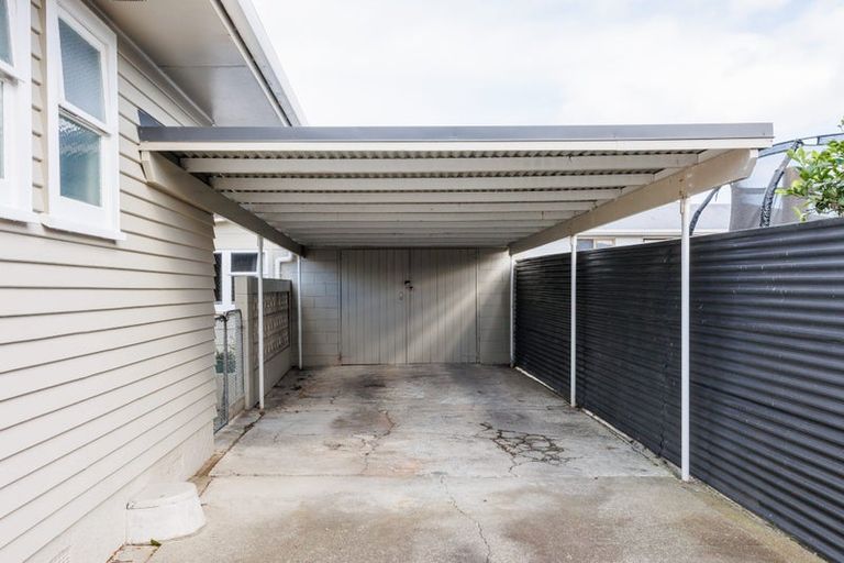 Photo of property in 4 Ellesmere Crescent, Highbury, Palmerston North, 4412