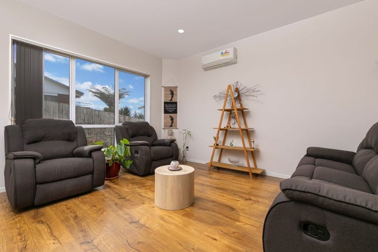 Photo of property in 30 Shah Place, Glen Eden, Auckland, 0602