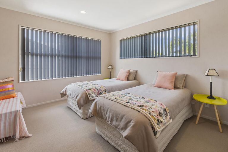Photo of property in 54 Aberdeen Crescent, Wattle Downs, Auckland, 2103