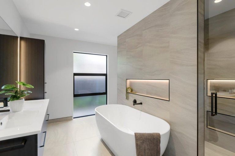 Photo of property in 16 Mays Road, St Albans, Christchurch, 8052