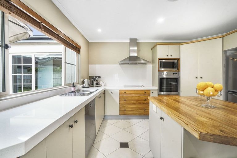 Photo of property in 18 Roderick Place, Rototuna, Hamilton, 3210