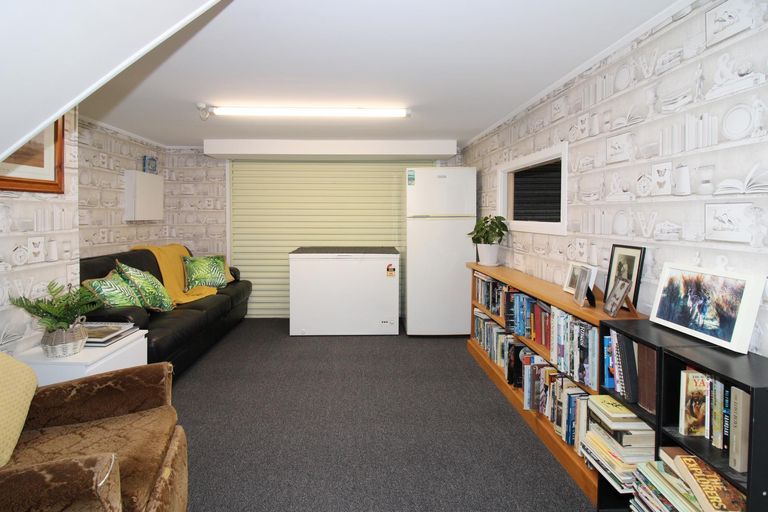 Photo of property in 5 Chisholm Place, Carterton, 5713