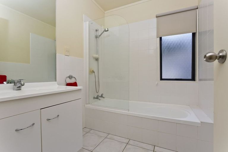 Photo of property in 79h Rangatira Road, Beach Haven, Auckland, 0626