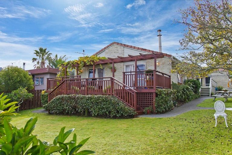 Photo of property in 71 Sandspit Road, Shelly Park, Auckland, 2014