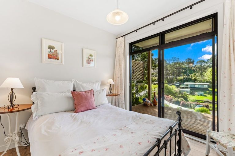 Photo of property in 5b Hobbs Road, Matakatia, Whangaparaoa, 0930