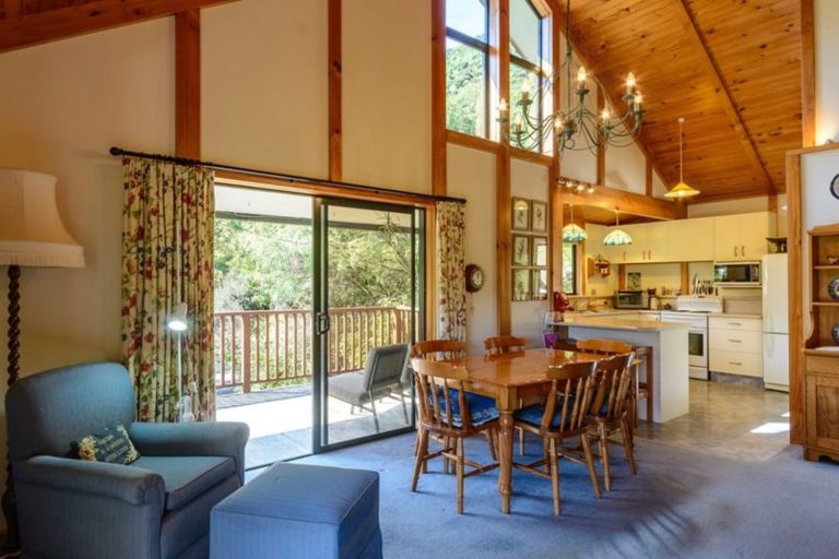 Photo of property in 11 Amelia Crescent, Waikawa, Picton, 7220