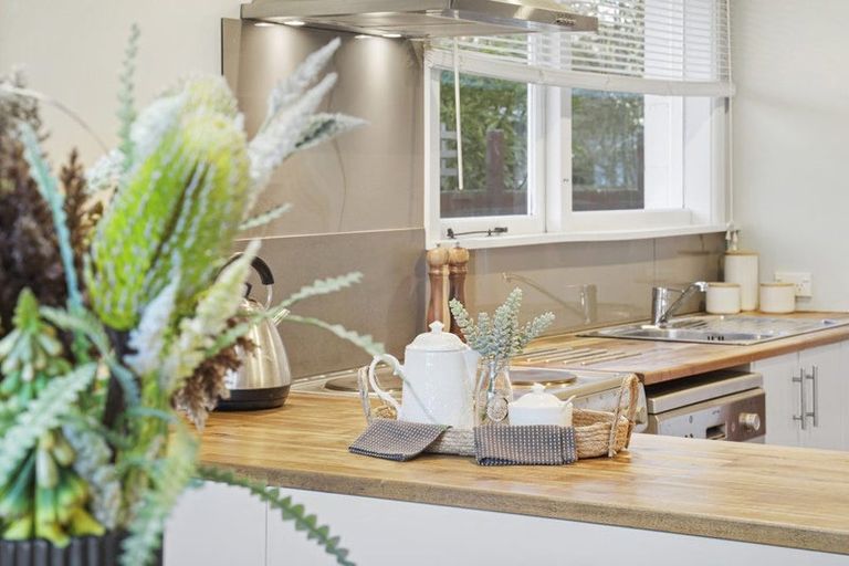 Photo of property in 5 Neave Place, Hillmorton, Christchurch, 8025