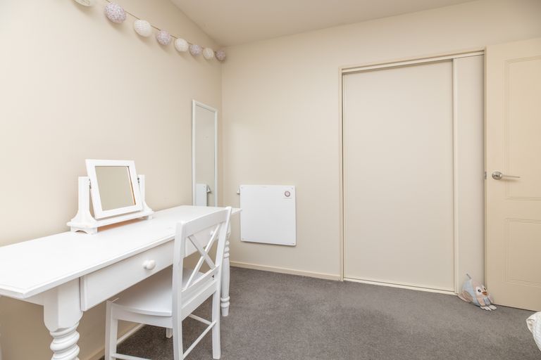 Photo of property in 10 Harrys Way, Redwood, Christchurch, 8051