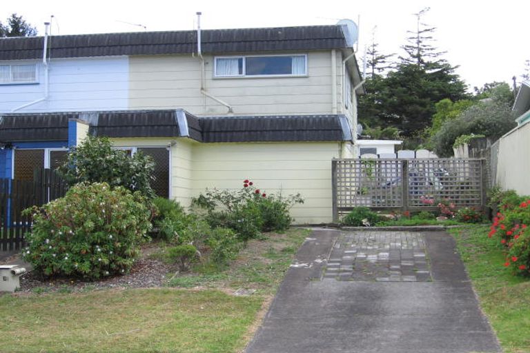 Photo of property in 2/3 Lambrown Drive, Totara Vale, Auckland, 0629