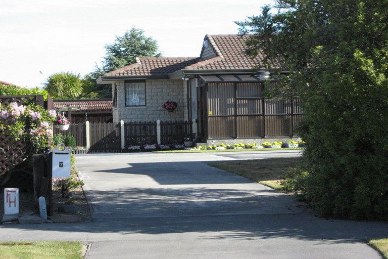 Photo of property in 1/7 Lydbury Place, Parklands, Christchurch, 8083