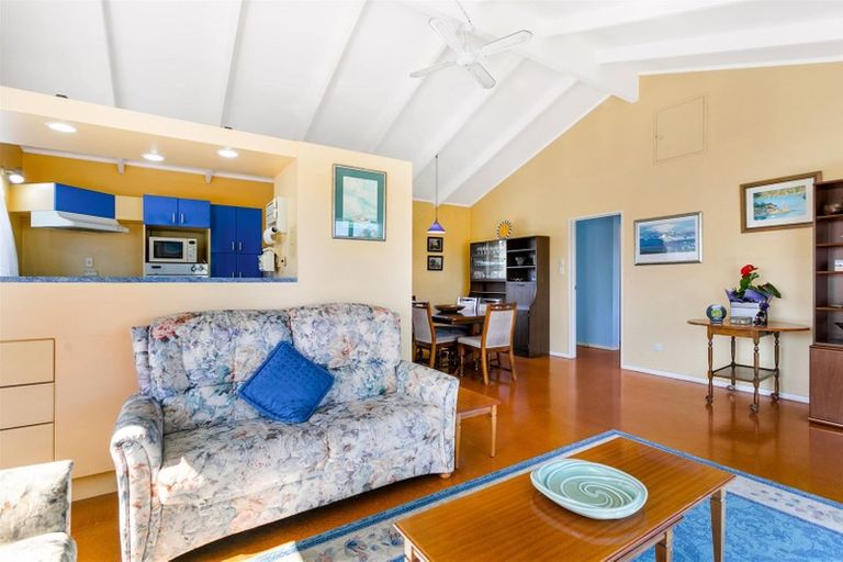 Photo of property in 129a View Road, Sunnyvale, Auckland, 0612