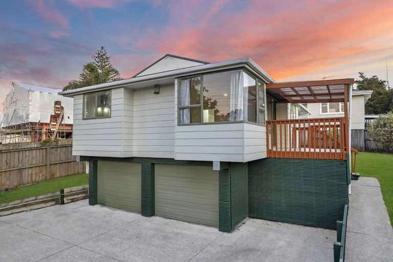 Photo of property in 81a Dundale Avenue, Blockhouse Bay, Auckland, 0600